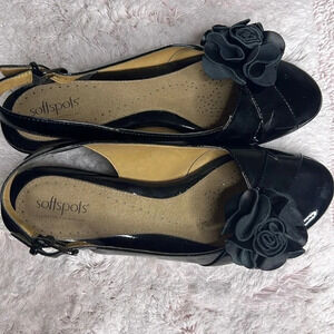 Softspots patent leather black flower 2 inch heels size 10w